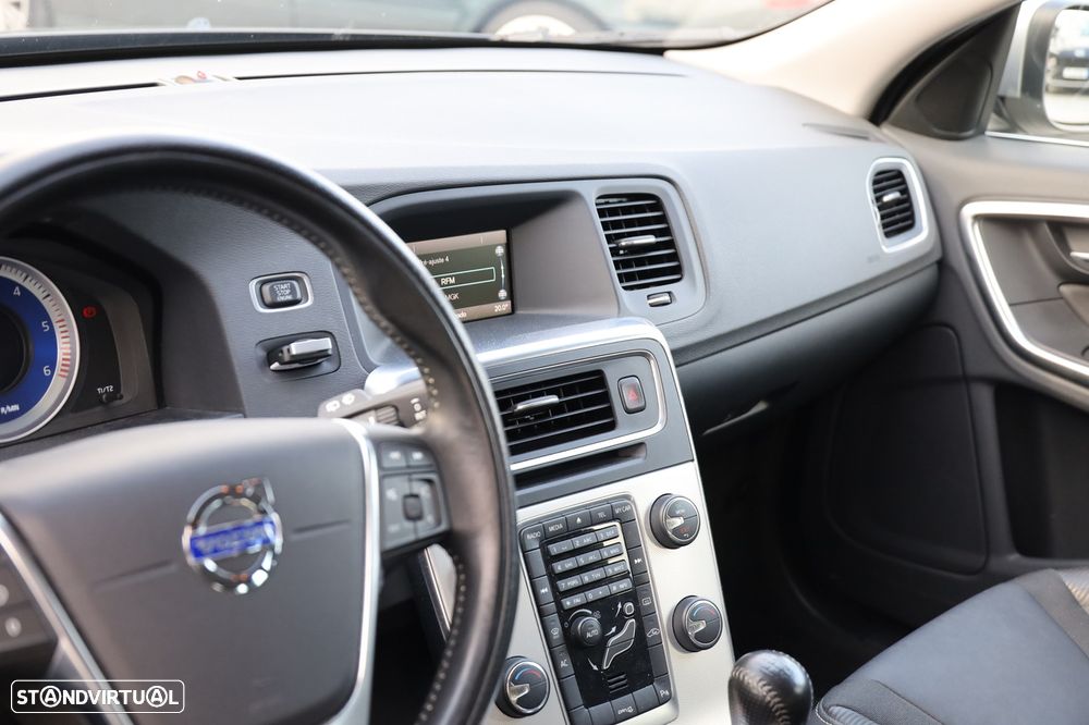 Volvo V60 2.0 D3 R-Design Start/Stop - 15