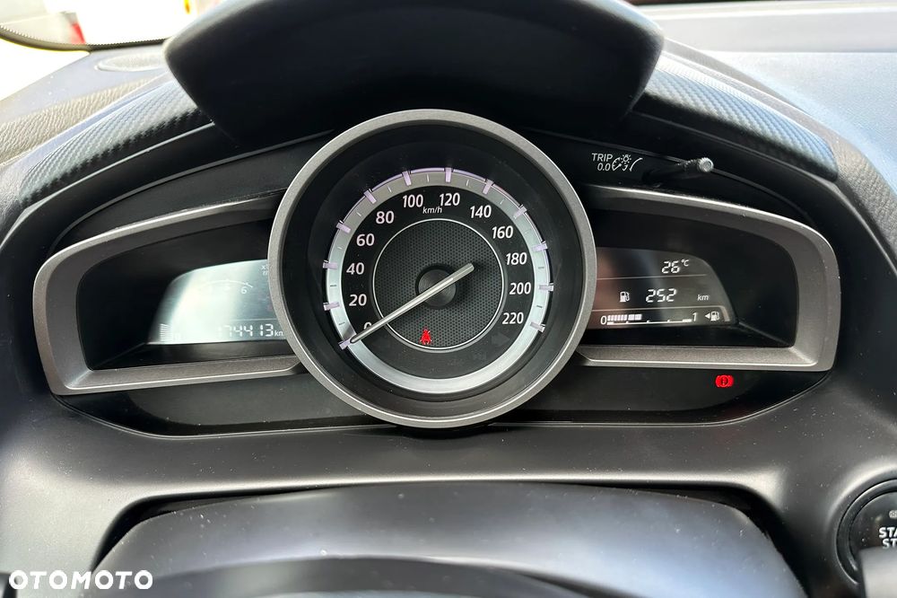 Mazda 2 - 24