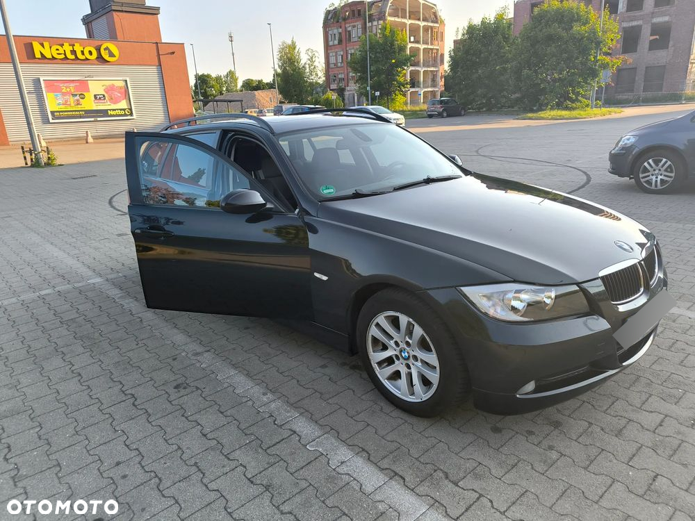 BMW Seria 3 318d DPF Touring - 11