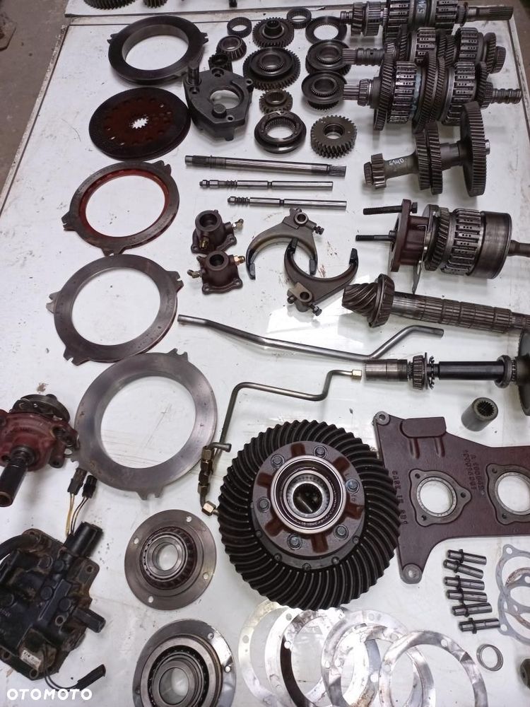 Case 5140 5130 5150 maxum kosz atak silnik zwolnice sterownik 1964762C2.1341161C2,1341098C1,1345850C1, 1345851C1,PIASTA,koło ataku,wałek,kosz rewersu,napędu,półbiegów,wom ,rozdzielacz,licznik,podnośnik,zawór,1995153C1,1995143C1,1346372C,1995262C1,A186746,144299A3,86Z,73Z,134585C2,1995393C2,19955383C2,A188035,115463A1.Case kosz sprzęgłowy biegów,wałek skrzyni 1995393C1,1995393C2,113557A1,1995208C1,5120,5140,5250,mx 90c,mx120,mx135,maccormick MTX,Maxxum wałek rewersu,półbiegów,napędu,koło zębate,przesówka,synchronizator. - 6