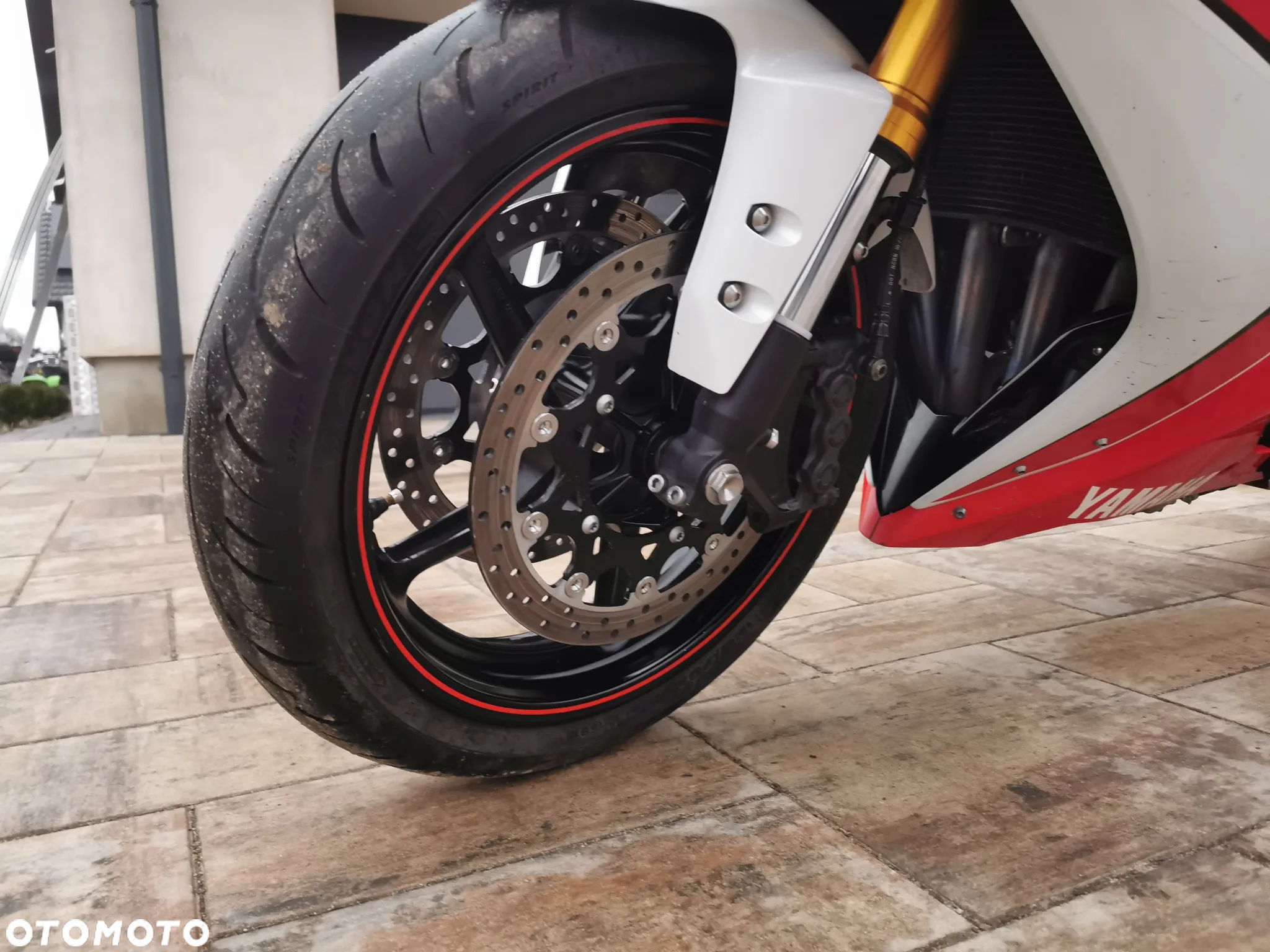 Yamaha R1 - 15