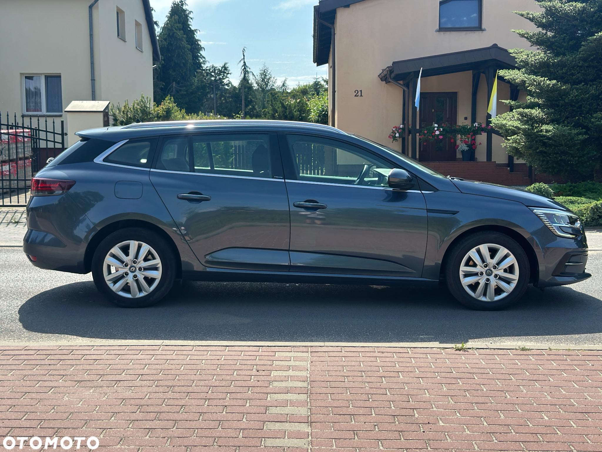 Renault Megane Grandtour E-TECH Plug-in 160 BUSINESS EDITION - 4