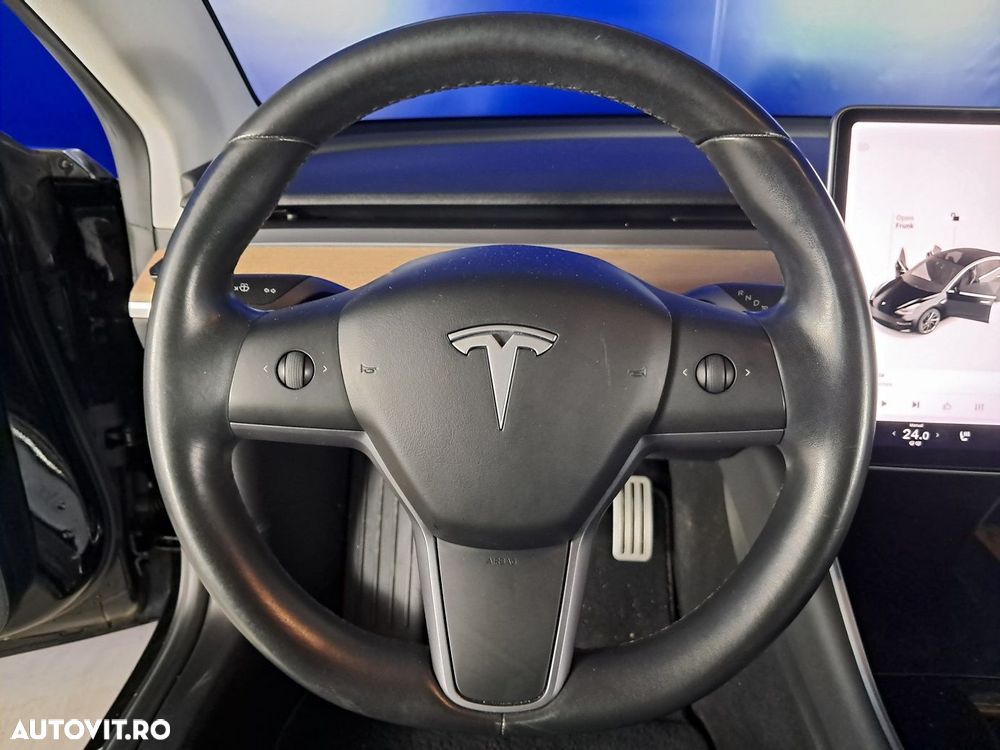Tesla Model 3 - 11
