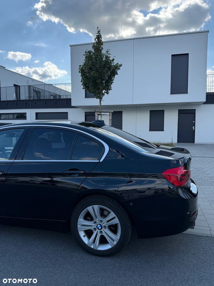 BMW Seria 3 330i Sport Line - 14