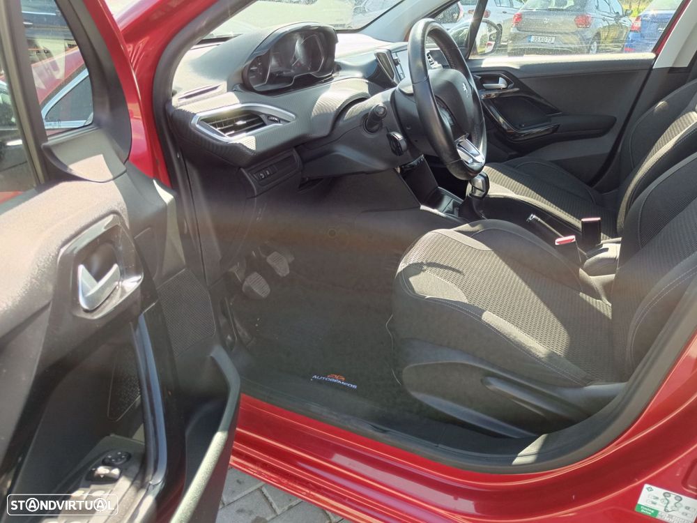 Peugeot 208 1.2 VTi SE Style - 17