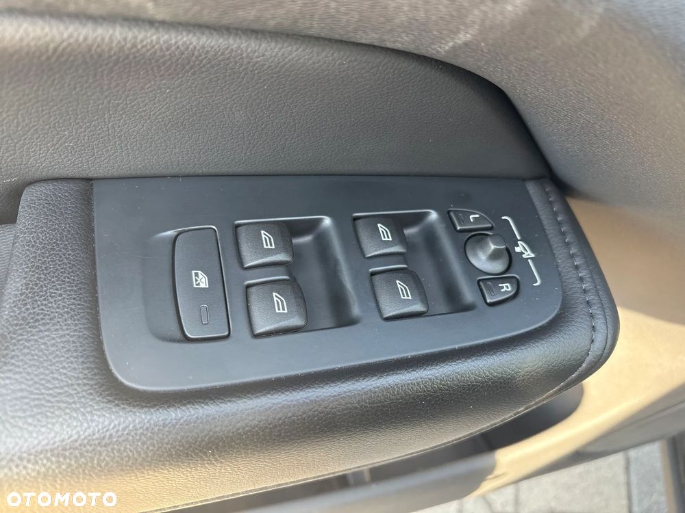 Volvo XC 60 B4 D AWD Momentum Pro - 12