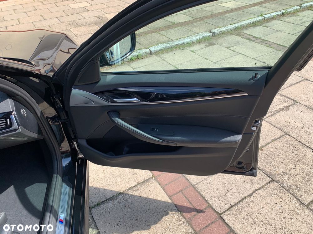 BMW Seria 5 520d M Sport - 12