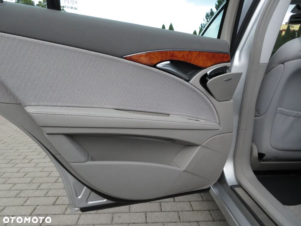 Mercedes-Benz Klasa E 320 Elegance - 21