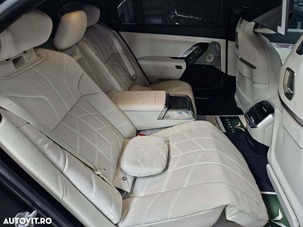 BMW M7 M760e xDrive - 17