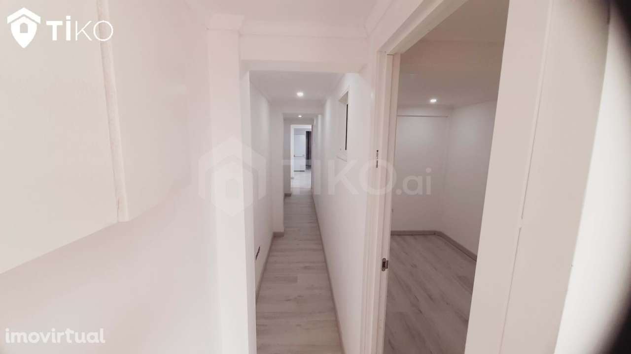 Loja Transformada em Apartamento  em Vale de Milhaços Corroios - Grande imagem: 2/20