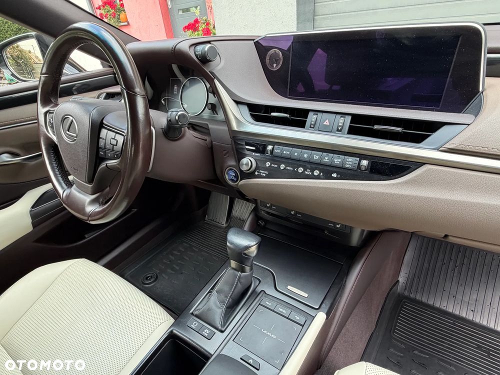 Lexus ES - 10