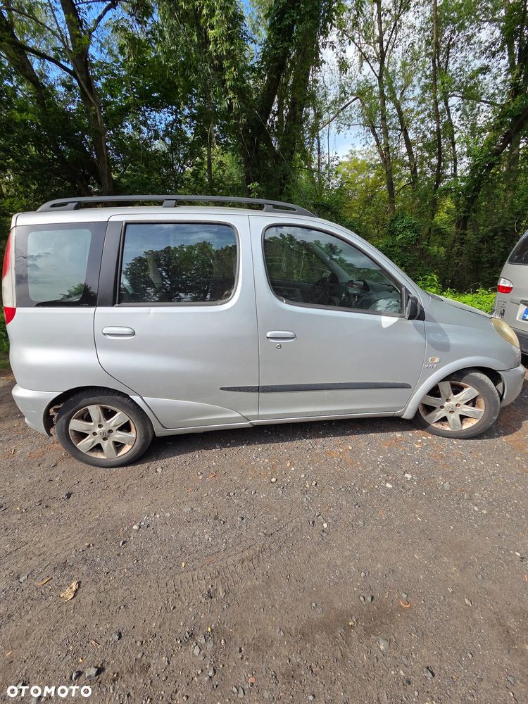 Toyota Yaris - 1