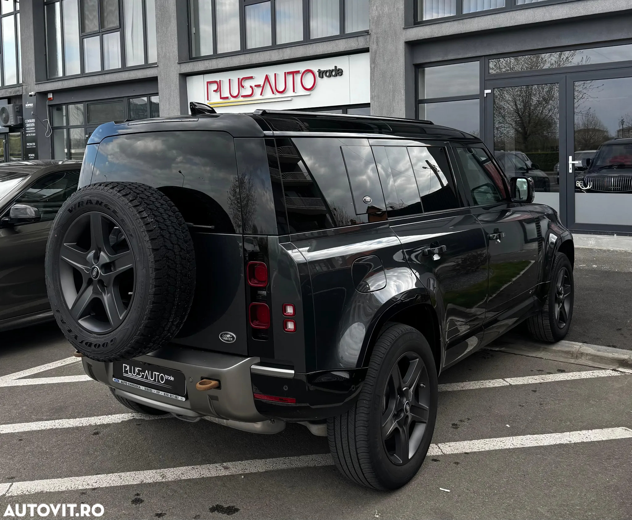 Land Rover Defender - 4