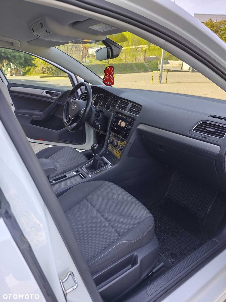 Volkswagen Golf - 6