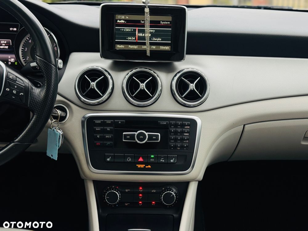 Mercedes-Benz GLA 200 7G-DCT Style - 21