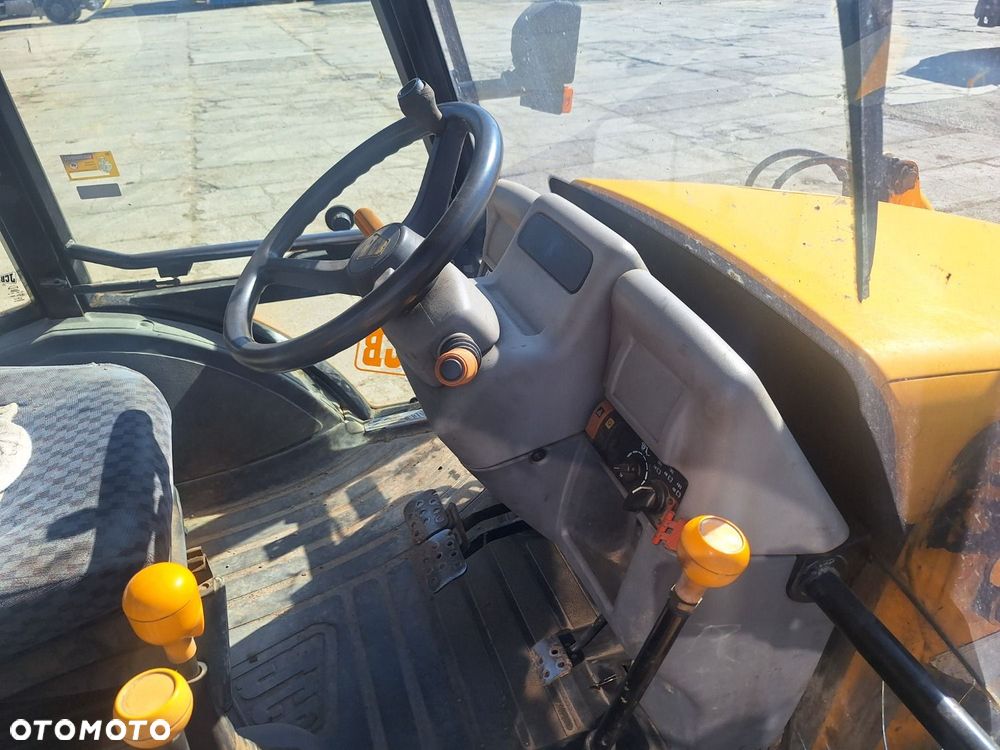 JCB 3Cx 4X4 - 25