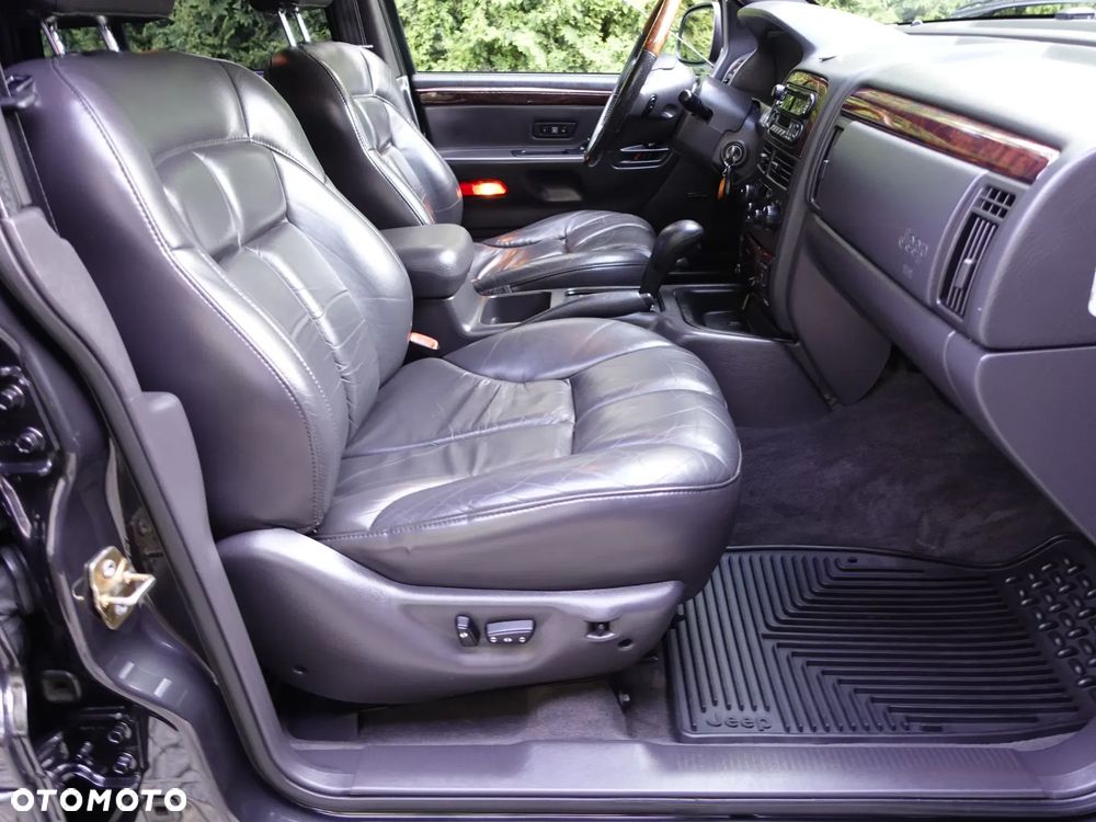 Jeep Grand Cherokee - 23