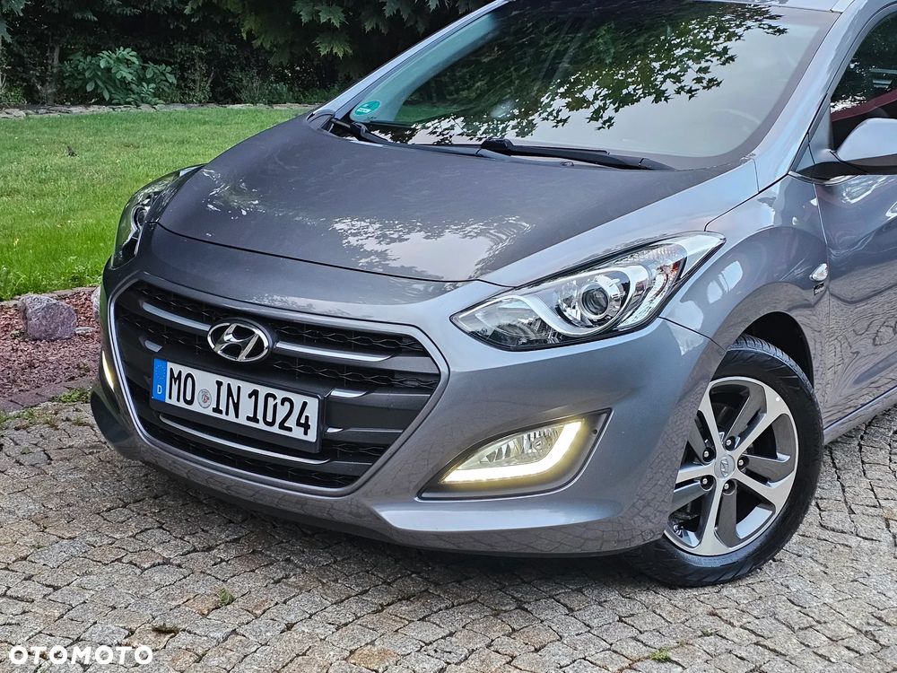 Hyundai i30 blue Kombi 1.4 YES Silver - 11
