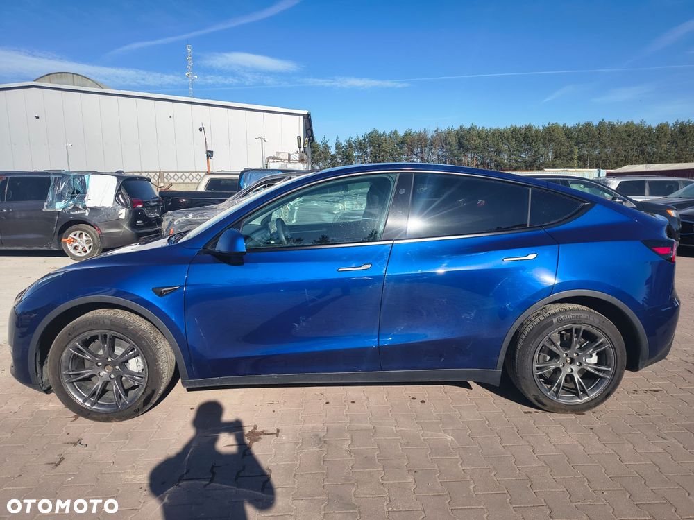 Tesla Model Y - 2