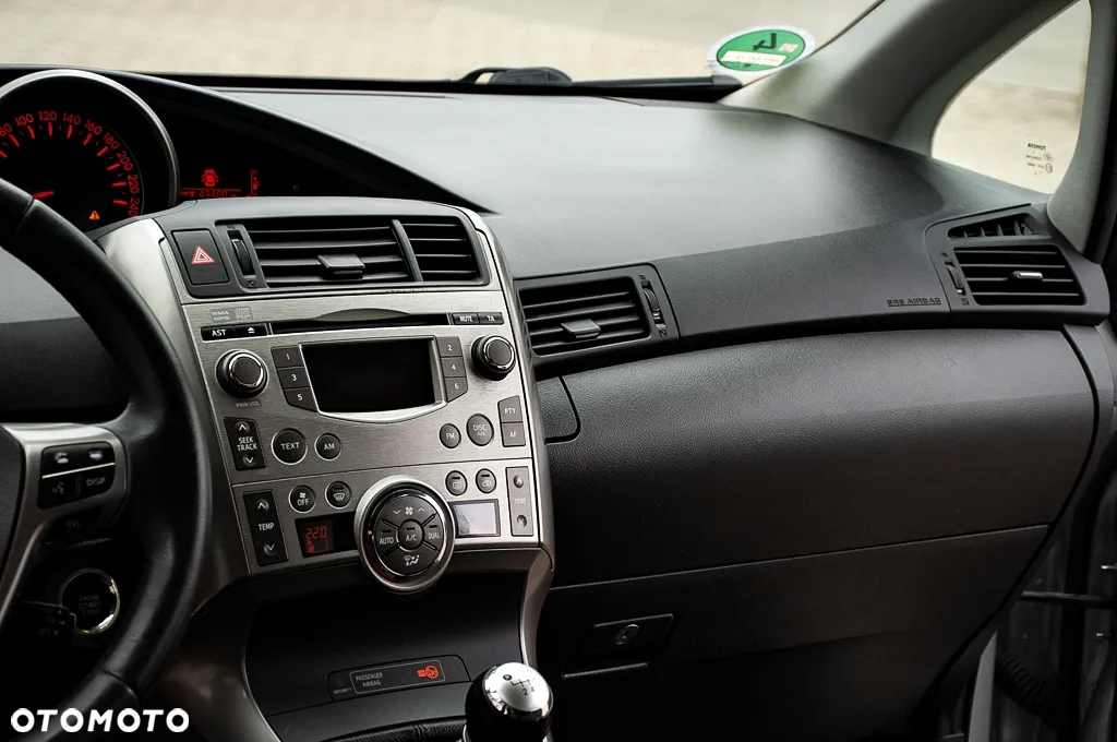 Toyota Verso 1.8 Premium 7os - 31