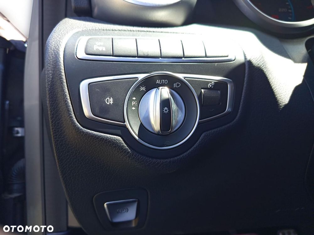 Mercedes-Benz Klasa C 300 9G-TRONIC - 10