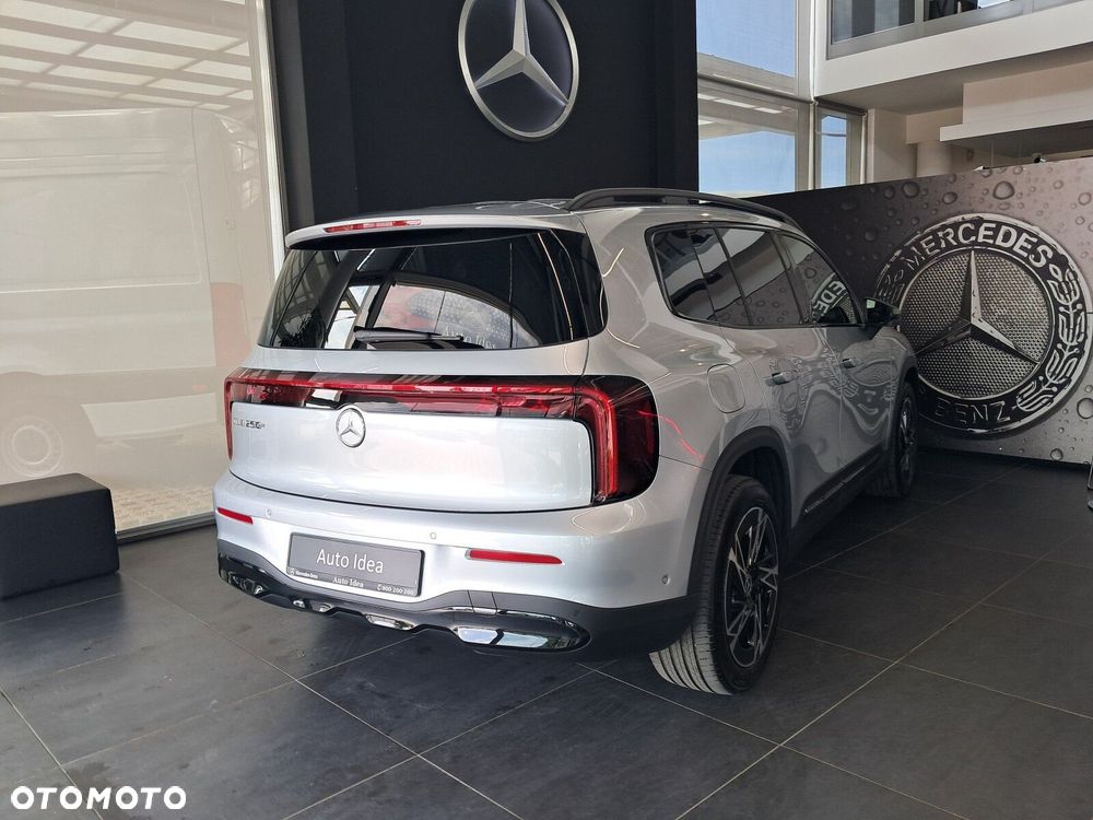 Mercedes-Benz GLB - 16