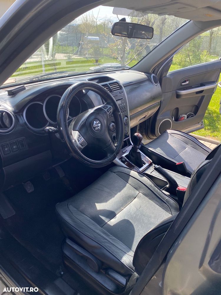 Suzuki Grand Vitara 1.9 DDiS Comfort + DPF Family - 10