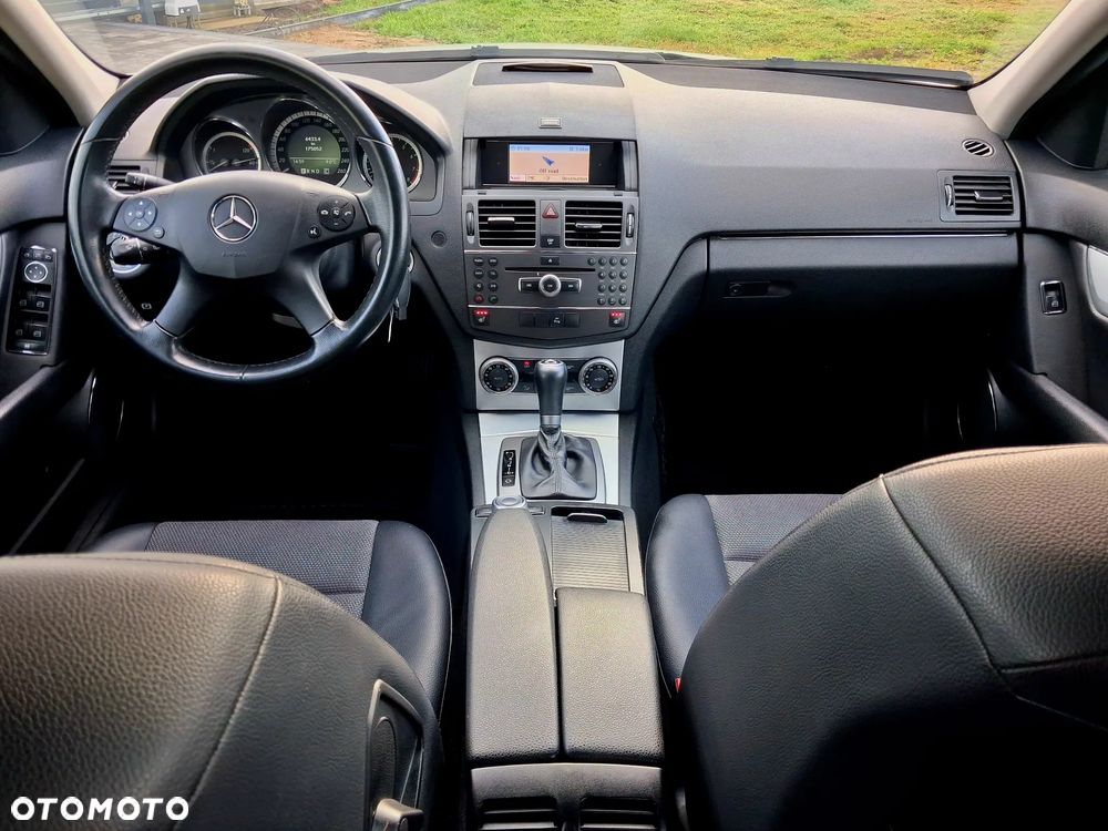 Mercedes-Benz Klasa C 180 CGI Automatik BlueEFFICIENCY Elegance - 23