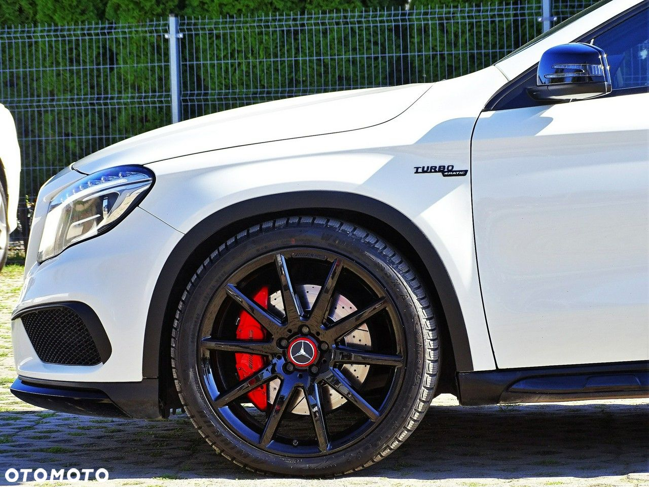 Mercedes-Benz GLA - 4