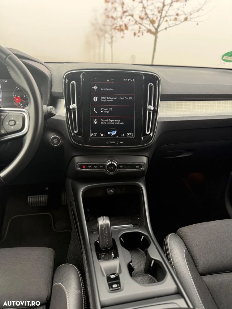 Volvo XC 40 D4 AWD Geartronic Momentum - 17