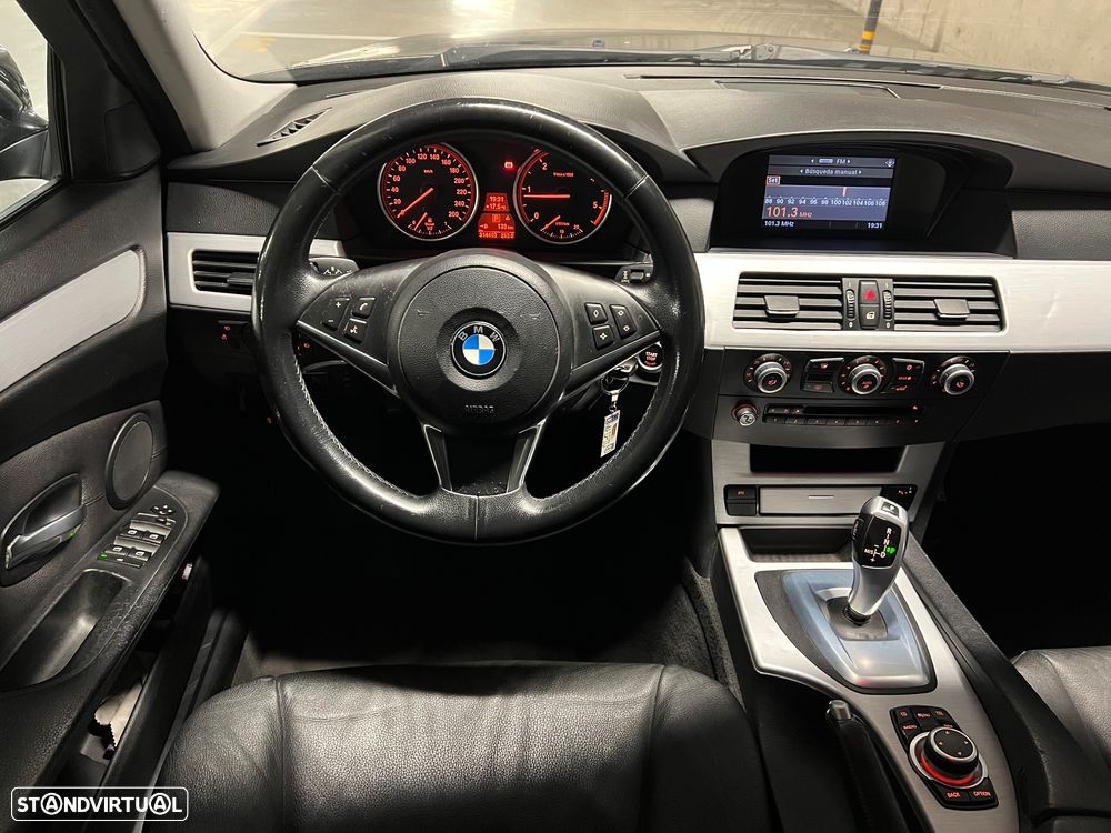 BMW 520 dA Touring - 16