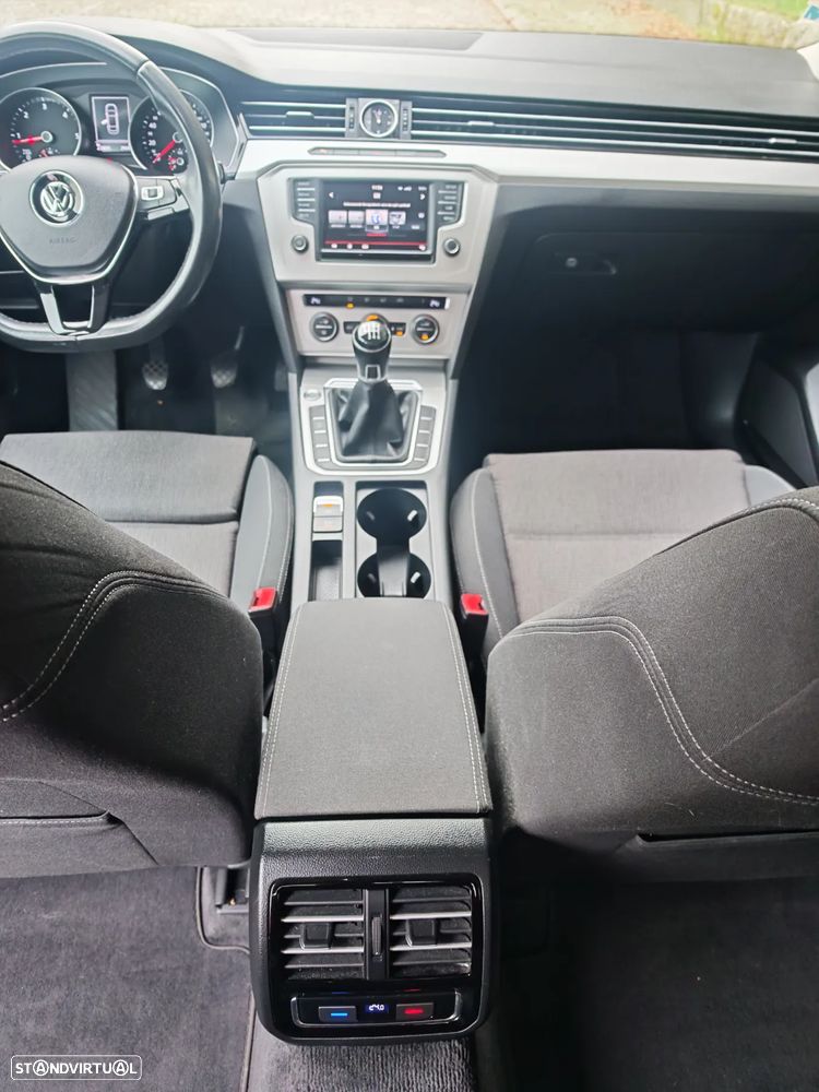 VW Passat 1.6 TDI BlueMotion - 14