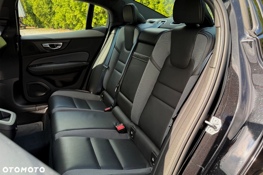 Volvo S60 T4 R-Design - 23