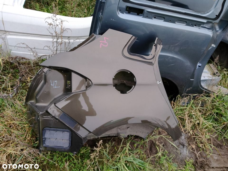 CITROEN C4 II BŁOTNIK TYŁ PRAWY - 1