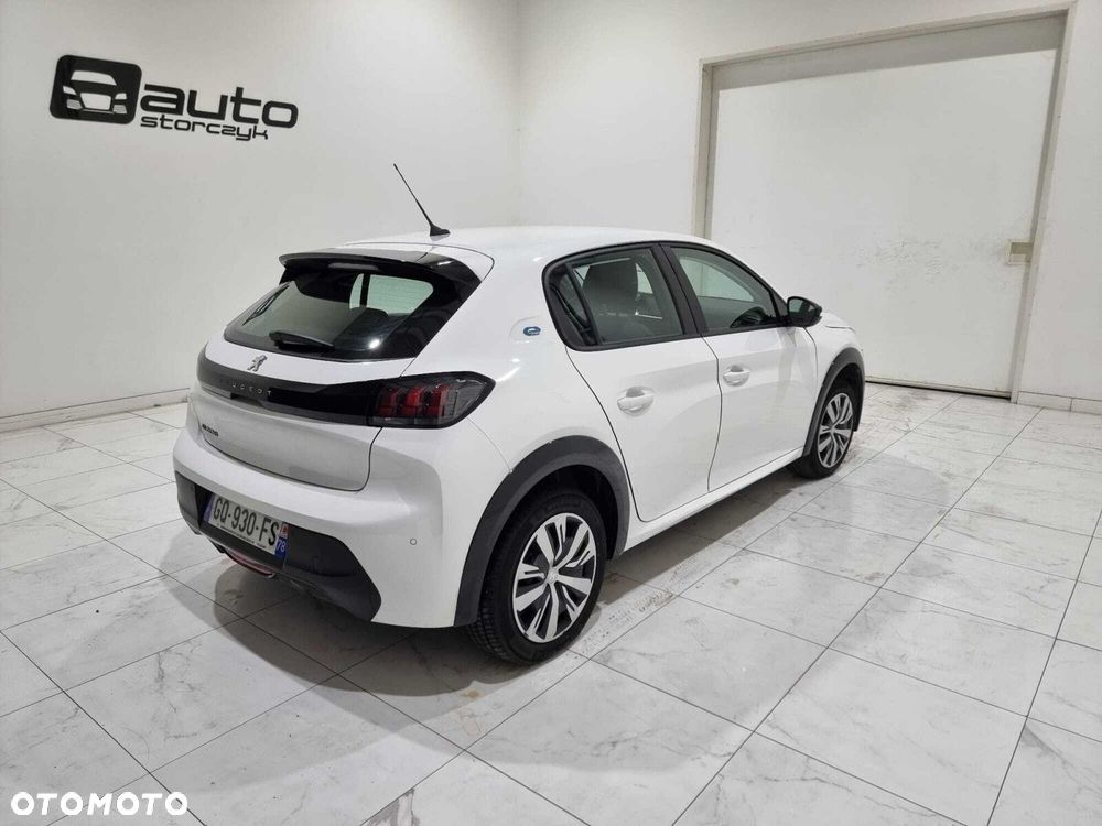 Peugeot 208 - 1