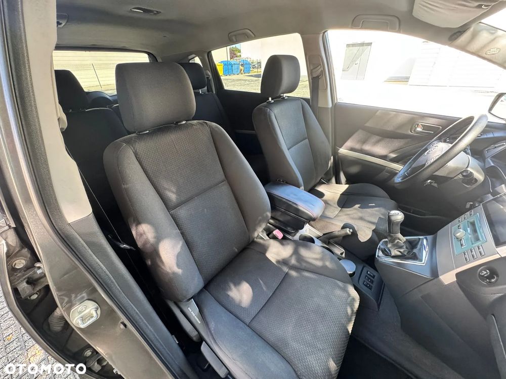 Toyota Corolla Verso 1.6 Terra 7os - 30