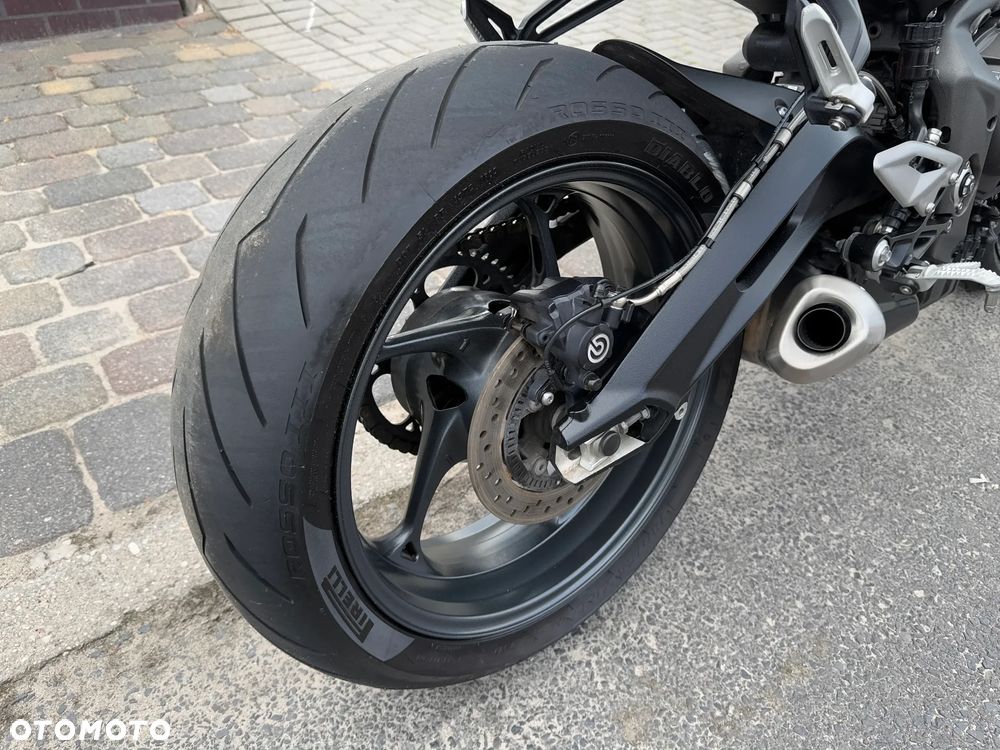 Triumph Street Triple - 33