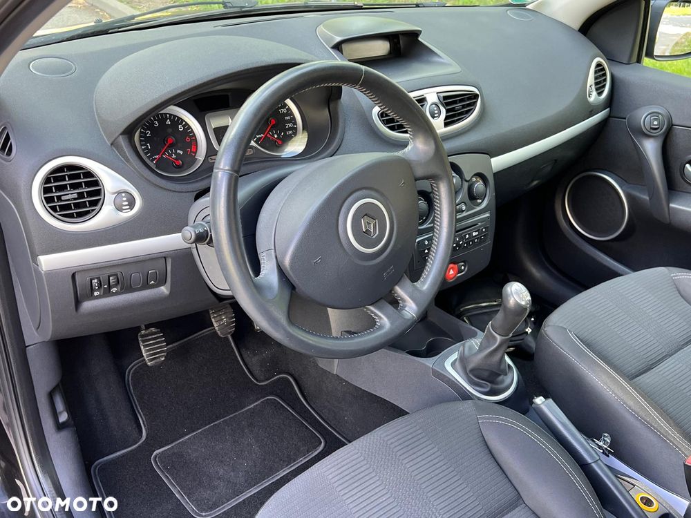 Renault Clio 1.2 16V 75 Expression - 9
