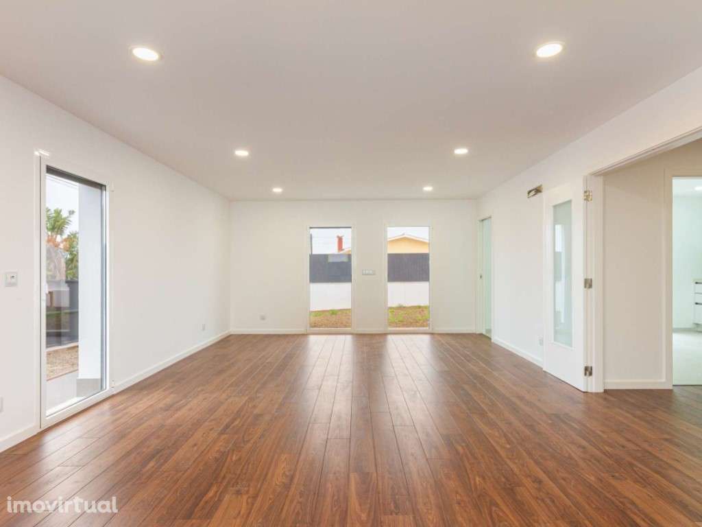 Moradia Geminada T3 com jardim inserida na Vila histórica da Areia - Grande imagem: 5/25