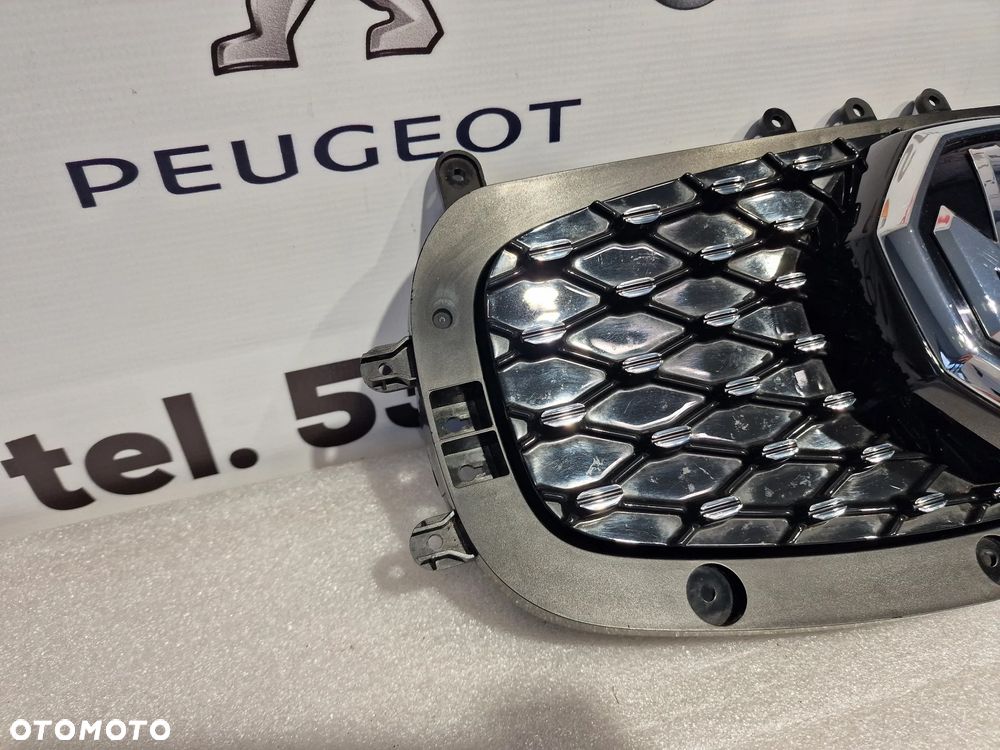 MG ZS EV ELECTRIC 20- ATRAPA / GRILL / GNIAZDO ŁADNE , NR 10749241 , NR AUKCJI GL823 - 2
