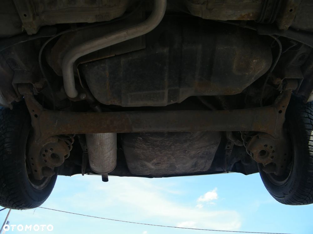 Toyota Yaris I (99-03r.) 1.0 B 68KM. Silnik 1SZ-FE Skrzynia MTM 5F lakier 199. Cały na części. GWARANCJA !!!  Przód Tył Zestaw Komplet Drzwi Klapa Zderzak Błotnik Maska Grill Atrapa Szyba Pas Lampa Lusterko Boczki Fotel Kanapa Kokpit Deska Rozdzielcza Przełącznik Włącznik Sterownik Przewody Wiązka Instalacja Moduł Komputer Czujnik Listwa Pompa Alternator Wtryski Głowica Rozrusznik Kompresor Sprzęgło Dwumas Silnik Skrzynia ABS Klimatyzacji Paliwa Wspomagania Kolektor Turbina Przepustnica Zawór Chłodnica Koło Hak Belka Sanki Zawieszenie Mcpherson Półoś Amortyzator Wydech Tłumik Zacisk Most - 18