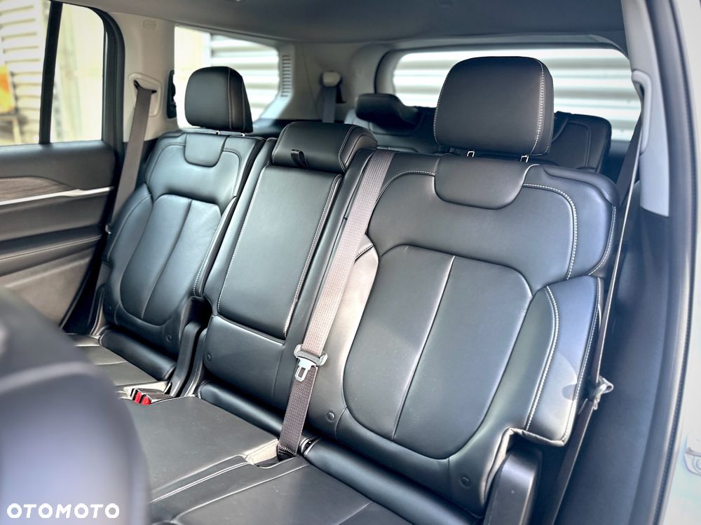 Jeep Grand Cherokee - 16