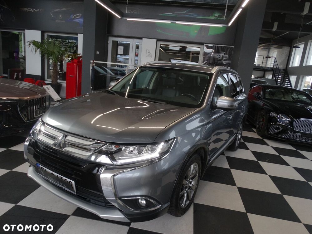 Mitsubishi Outlander - 2