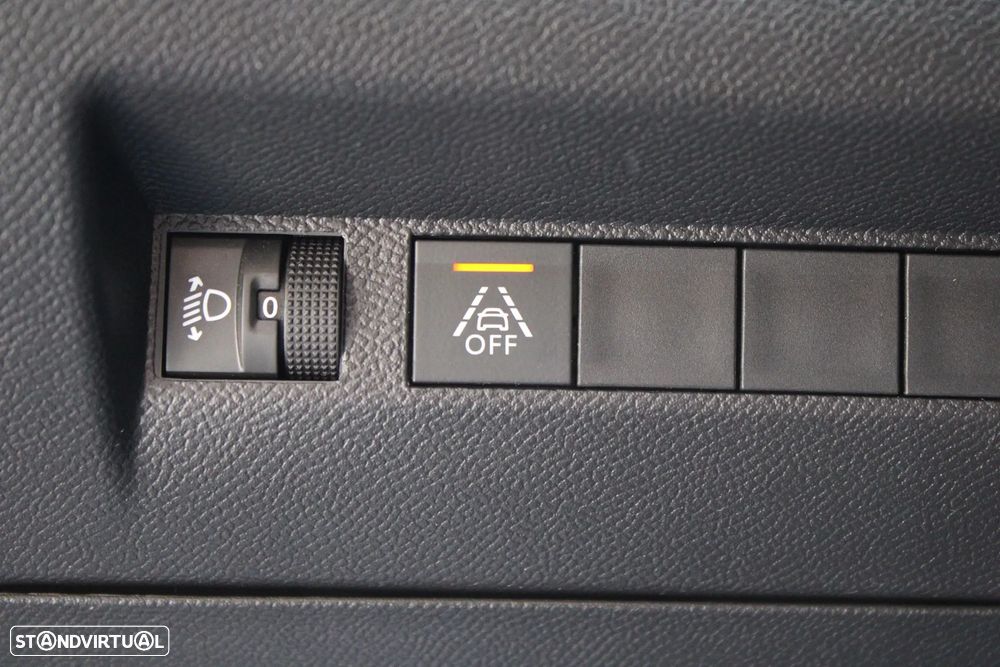 Peugeot e-208 Active - 17