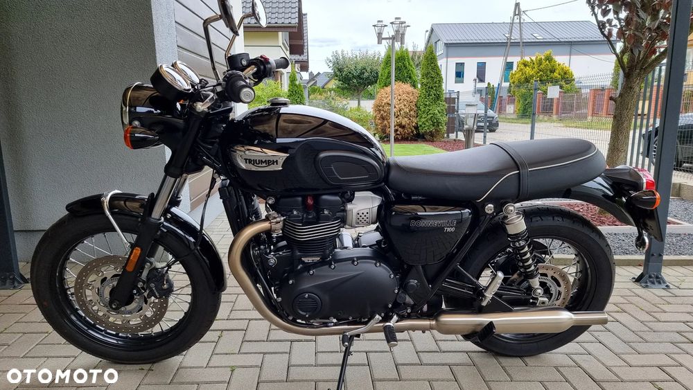 Triumph Bonneville - 2