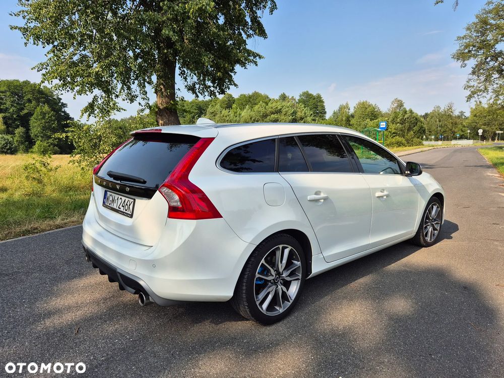 Volvo V60 D3 R-Design - 11