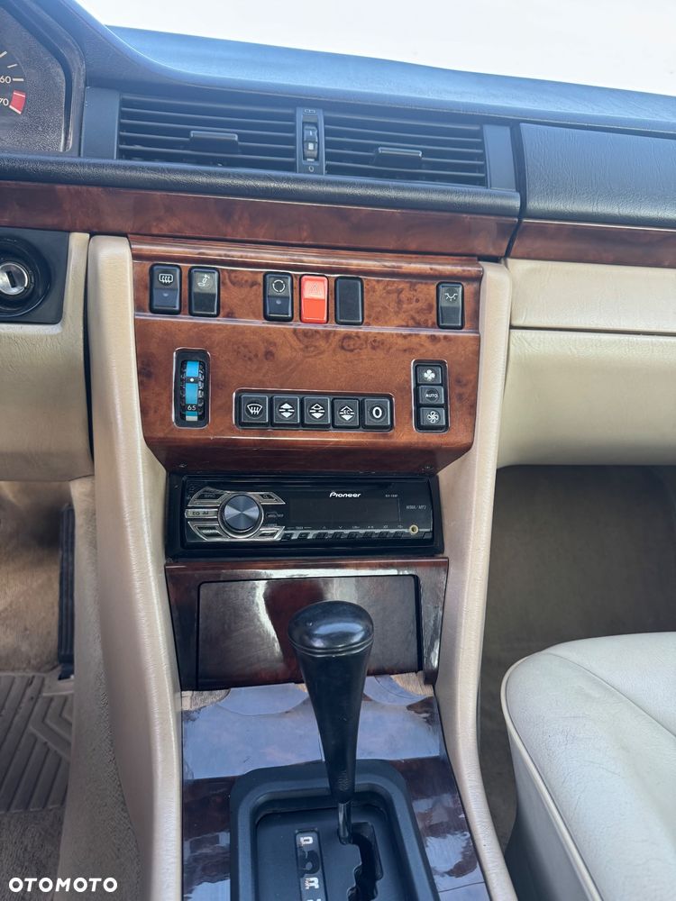 Mercedes-Benz Klasa E 320 - 18