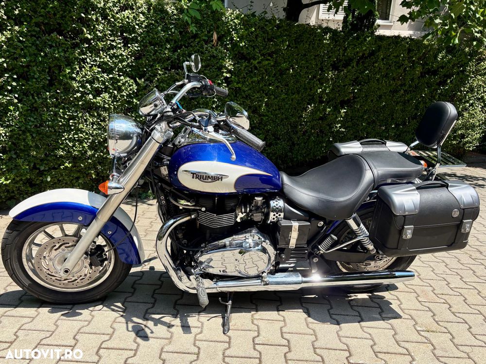 Triumph Bonneville - 1