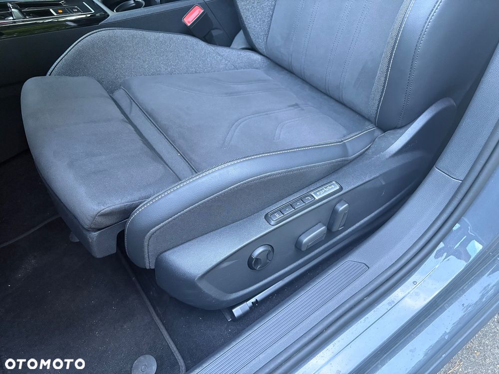 Volkswagen Golf 1.5 eTSI mHEV Style DSG - 23