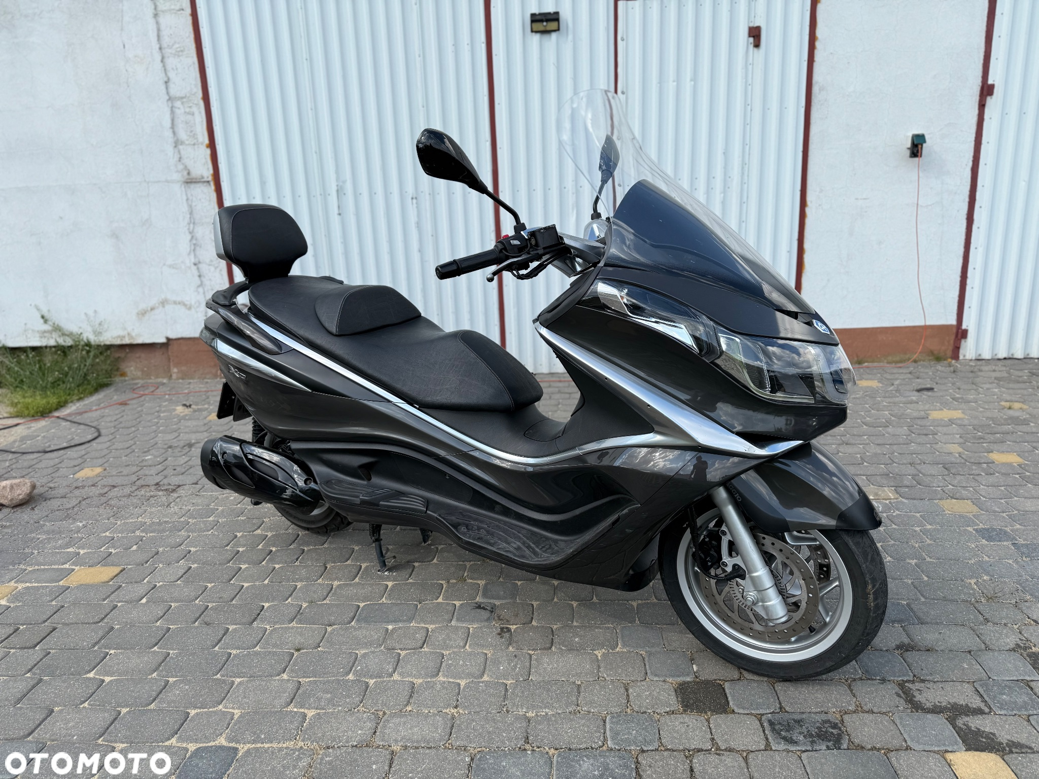 Piaggio X10 - 4